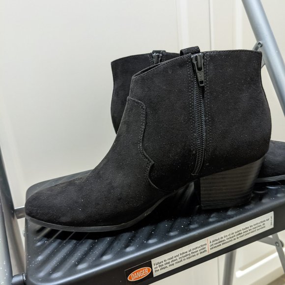 Old Navy Waterproof Booties - Picture 7 of 13